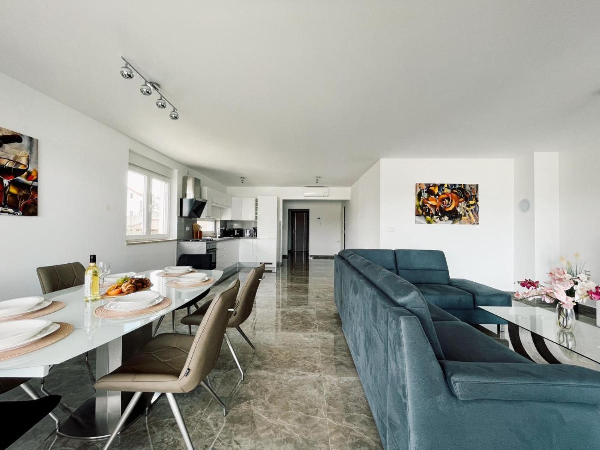 Seascape Deluxe Residence Pjescana Uvala Bagian luar foto