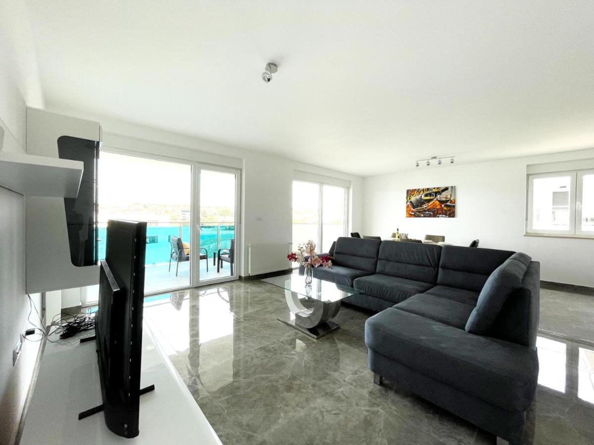 Seascape Deluxe Residence Pjescana Uvala Bagian luar foto