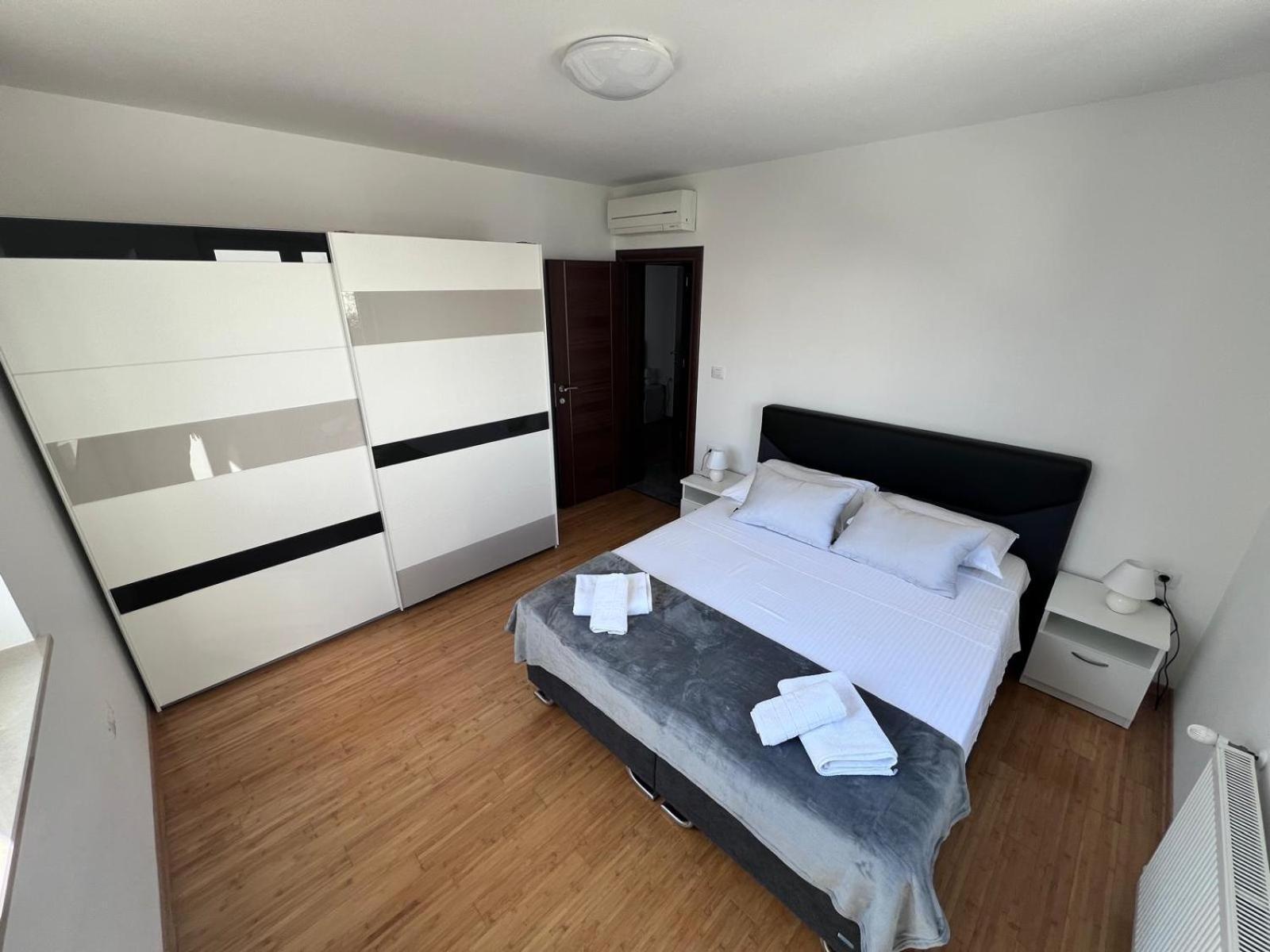 Seascape Deluxe Residence Pjescana Uvala Bagian luar foto