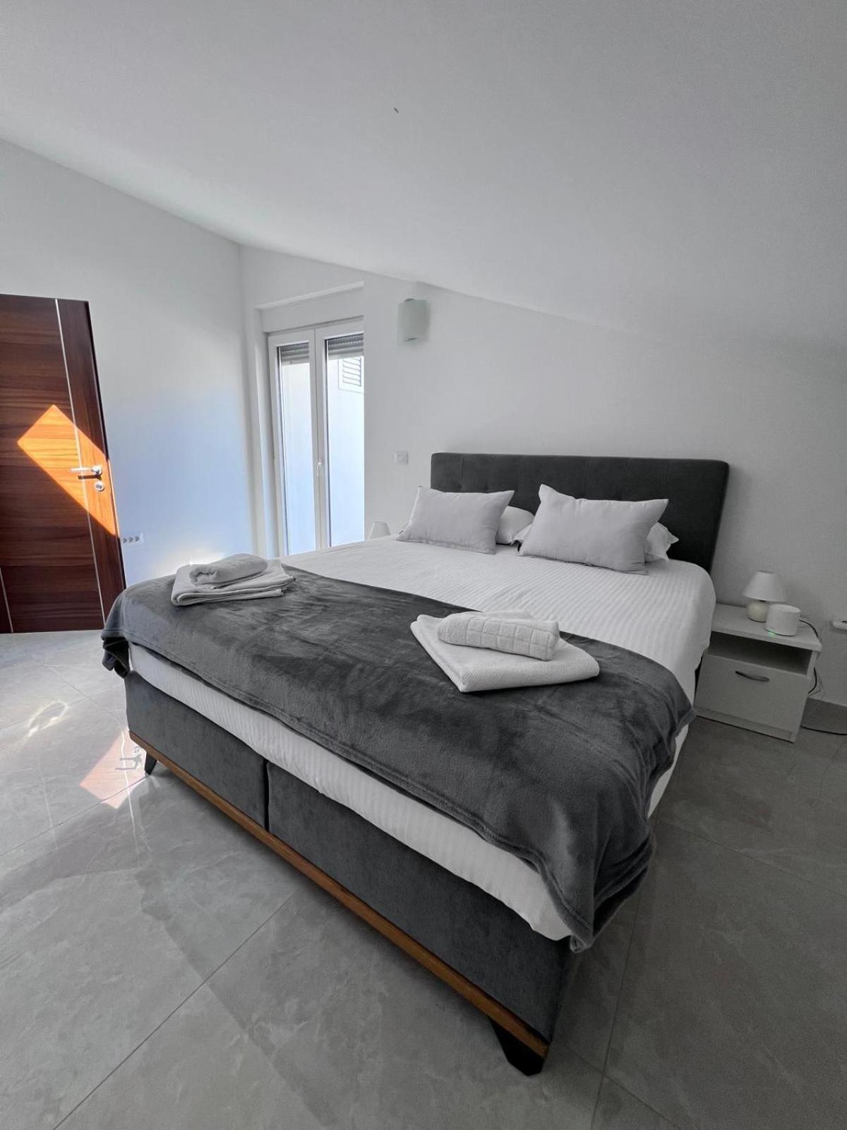 Seascape Deluxe Residence Pjescana Uvala Bagian luar foto